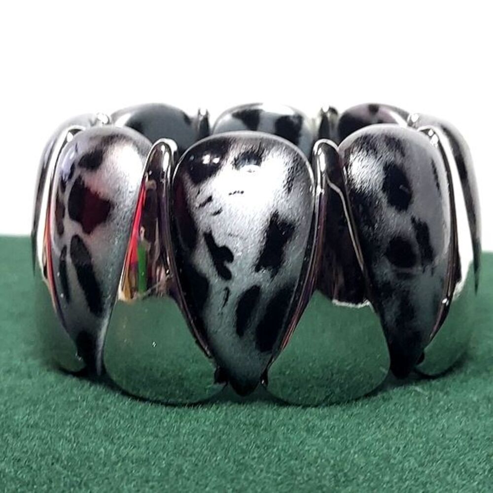 Bracelet Silvertone Black stretch Fits about 7 in wrist.
